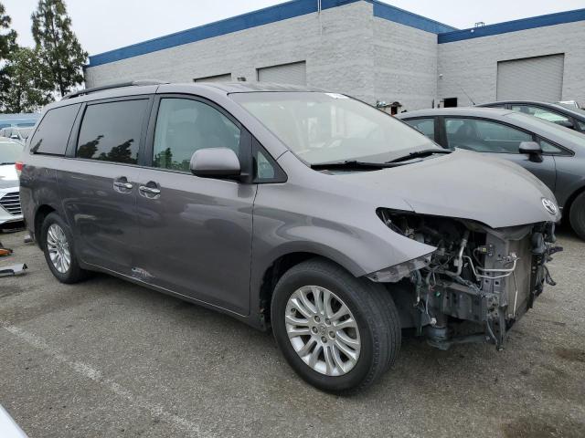 Photo 3 VIN: 5TDYK3DC5BS097134 - TOYOTA SIENNA XLE 