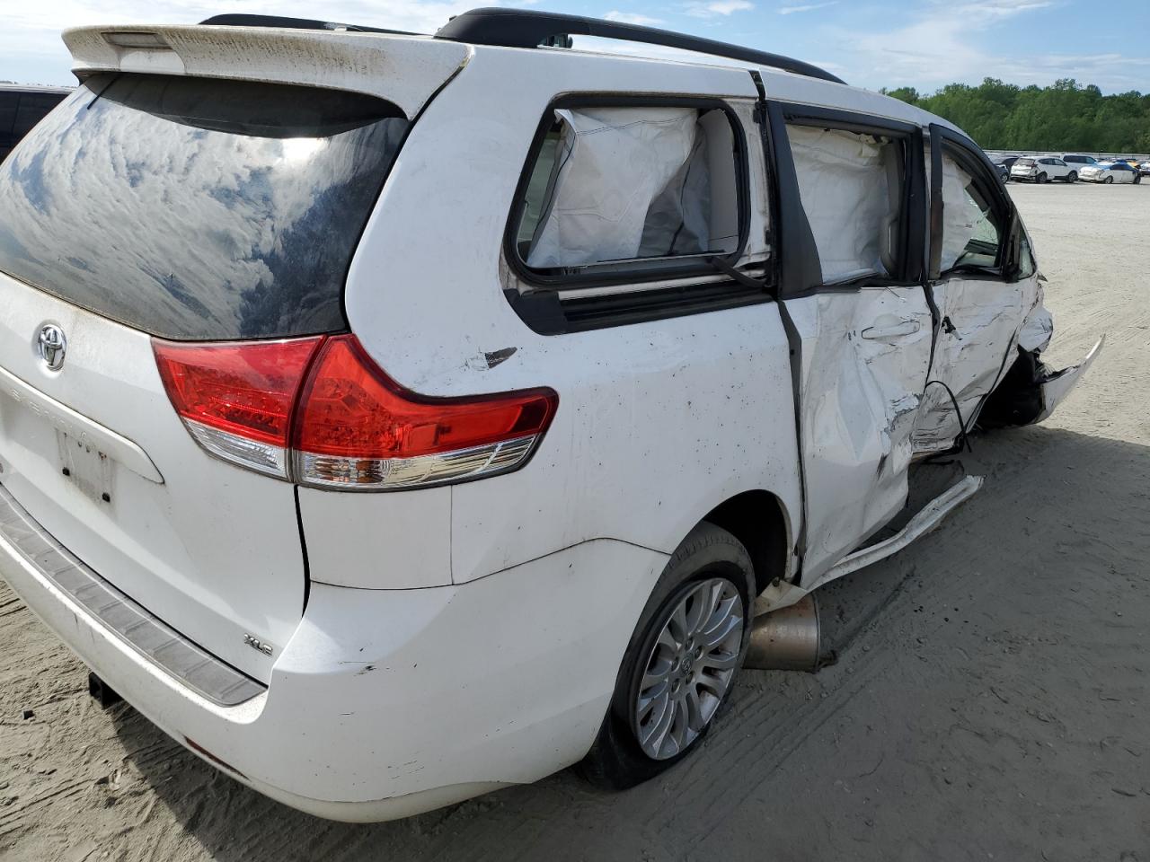 Photo 2 VIN: 5TDYK3DC5BS097635 - TOYOTA SIENNA 