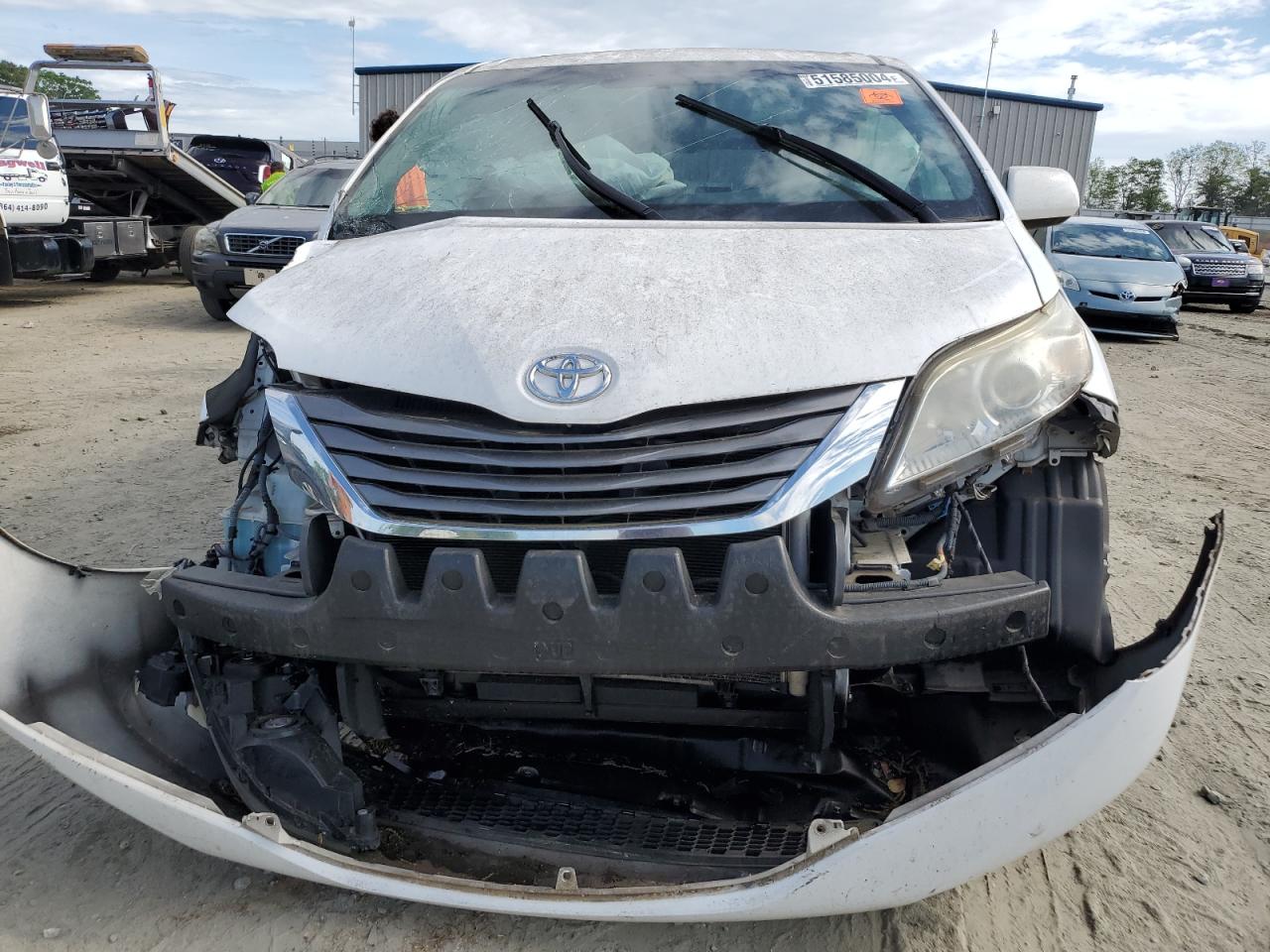 Photo 4 VIN: 5TDYK3DC5BS097635 - TOYOTA SIENNA 