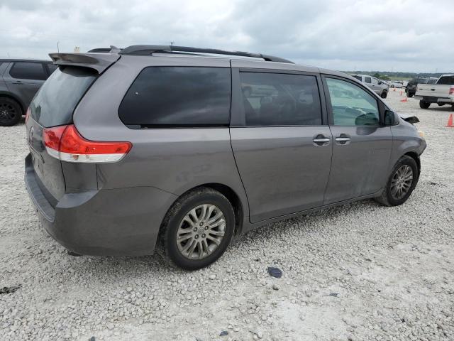 Photo 2 VIN: 5TDYK3DC5CS180600 - TOYOTA SIENNA XLE 