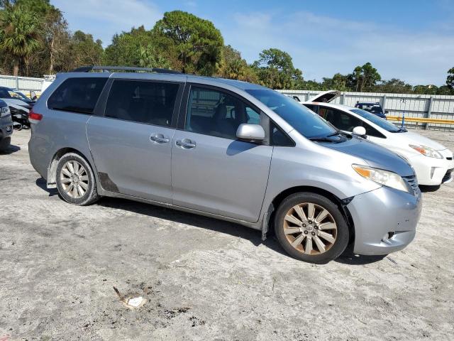 Photo 3 VIN: 5TDYK3DC5CS182606 - TOYOTA SIENNA XLE 