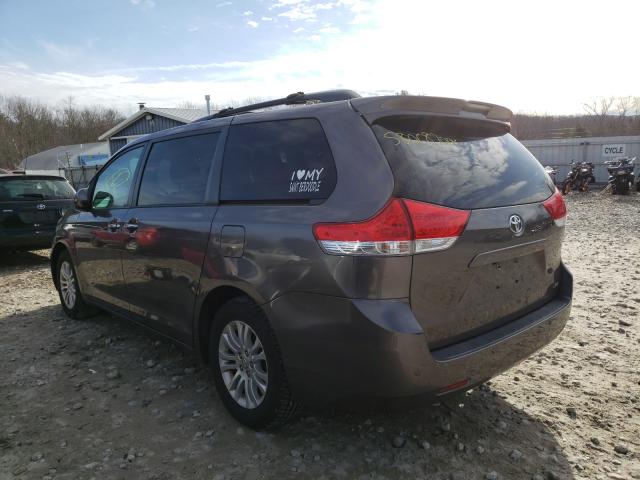 Photo 2 VIN: 5TDYK3DC5CS191175 - TOYOTA SIENNA XLE 