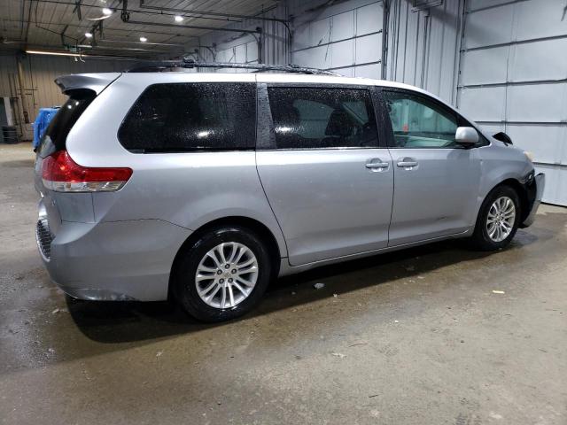 Photo 2 VIN: 5TDYK3DC5CS199941 - TOYOTA SIENNA XLE 