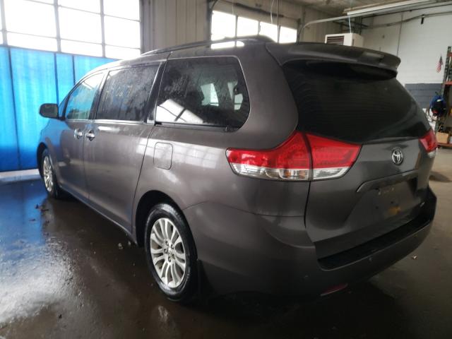 Photo 2 VIN: 5TDYK3DC5CS202188 - TOYOTA SIENNA XLE 