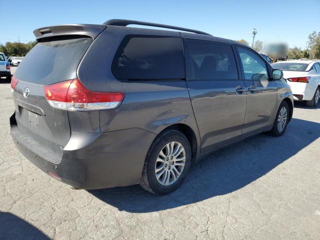 Photo 2 VIN: 5TDYK3DC5CS205821 - TOYOTA SIENNA XLE 