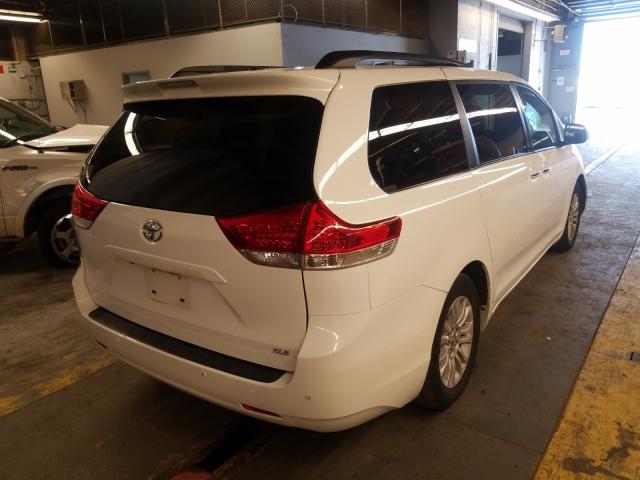 Photo 3 VIN: 5TDYK3DC5CS226619 - TOYOTA SIENNA XLE 