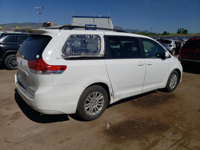 Photo 2 VIN: 5TDYK3DC5CS228001 - TOYOTA SIENNA XLE 