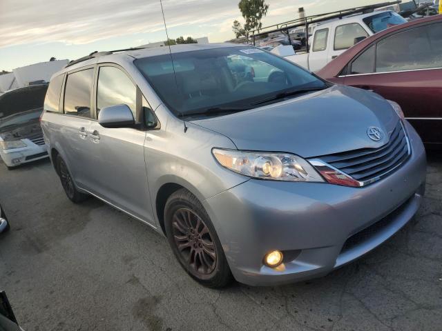 Photo 3 VIN: 5TDYK3DC5CS233988 - TOYOTA SIENNA XLE 