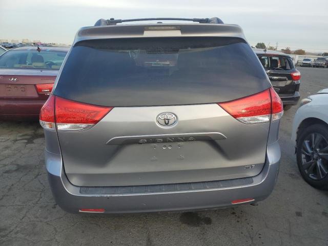 Photo 5 VIN: 5TDYK3DC5CS233988 - TOYOTA SIENNA XLE 