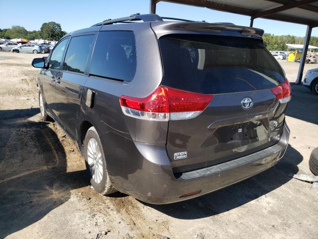 Photo 2 VIN: 5TDYK3DC5CS243369 - TOYOTA SIENNA XLE 