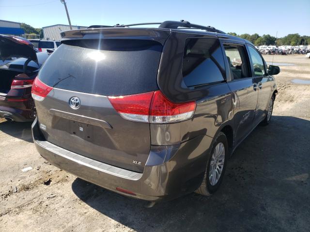 Photo 3 VIN: 5TDYK3DC5CS243369 - TOYOTA SIENNA XLE 