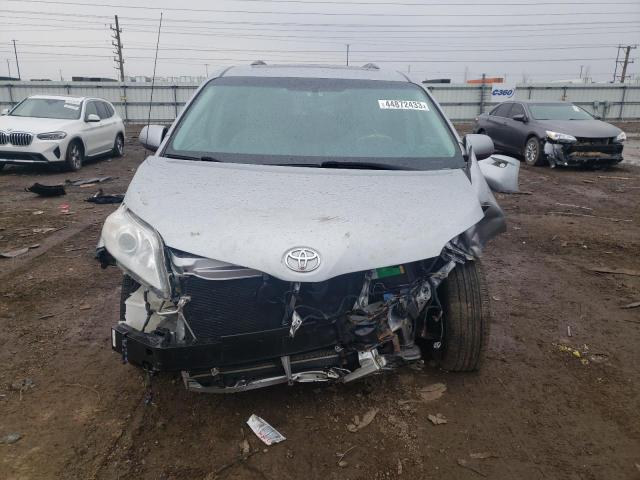 Photo 4 VIN: 5TDYK3DC5CS247695 - TOYOTA SIENNA XLE 