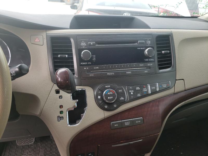 Photo 8 VIN: 5TDYK3DC5CS255361 - TOYOTA SIENNA XLE 