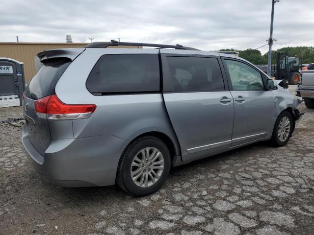 Photo 2 VIN: 5TDYK3DC5CS263508 - TOYOTA SIENNA XLE 