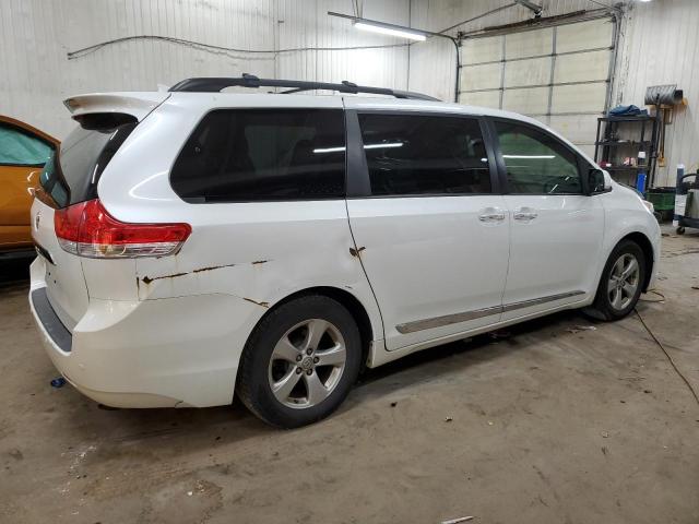 Photo 2 VIN: 5TDYK3DC5CS267557 - TOYOTA SIENNA XLE 