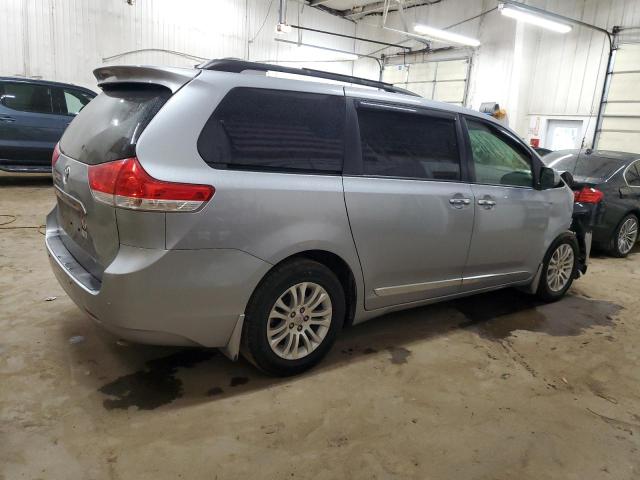 Photo 2 VIN: 5TDYK3DC5CS269759 - TOYOTA SIENNA XLE 