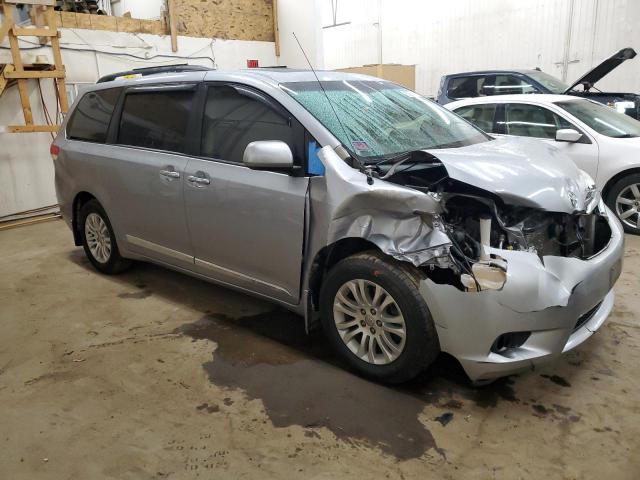 Photo 3 VIN: 5TDYK3DC5CS269759 - TOYOTA SIENNA XLE 