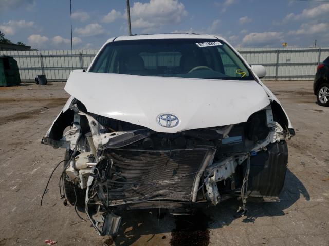 Photo 8 VIN: 5TDYK3DC5CS274993 - TOYOTA SIENNA XLE 