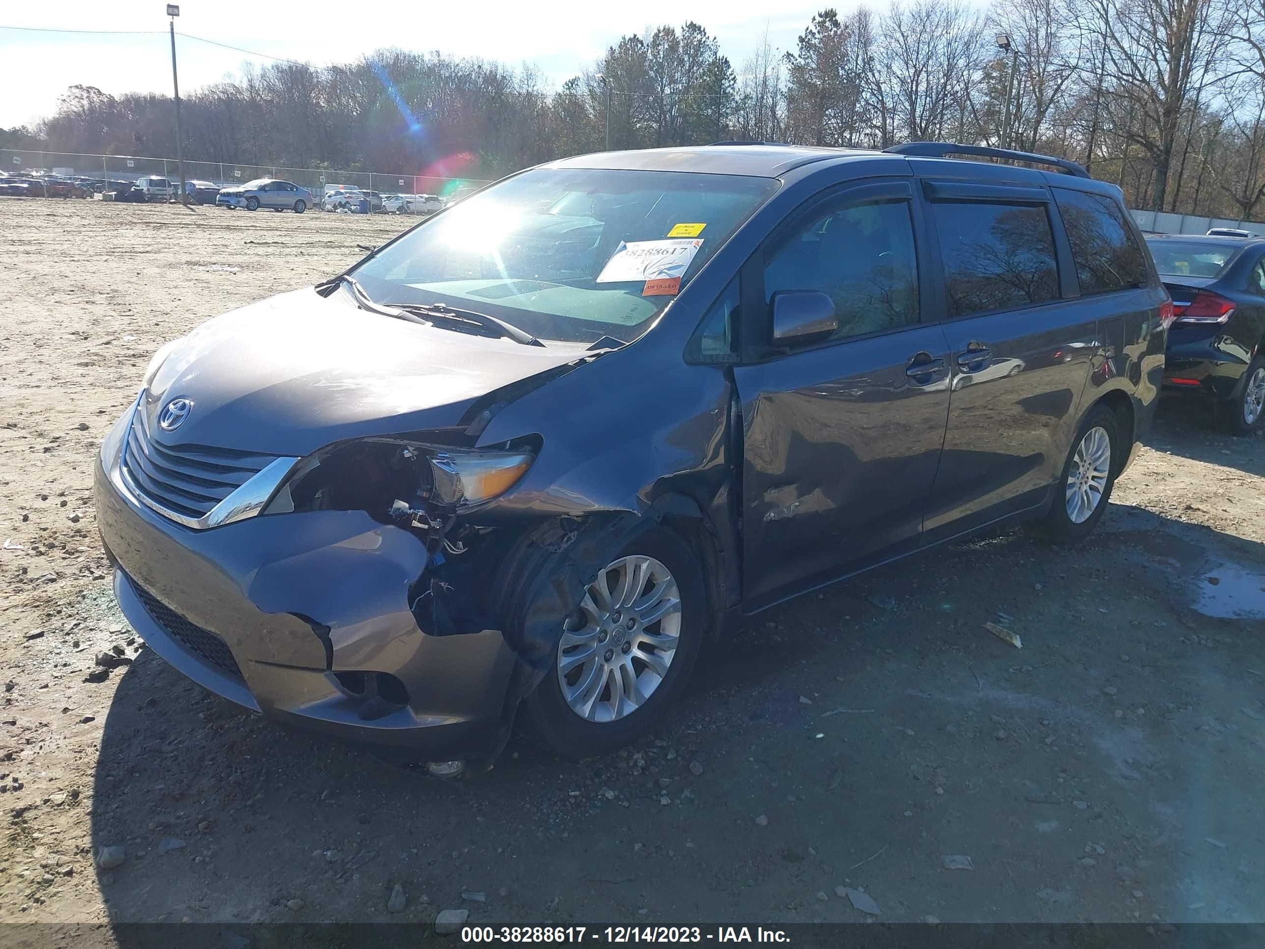 Photo 1 VIN: 5TDYK3DC5DS310702 - TOYOTA SIENNA 