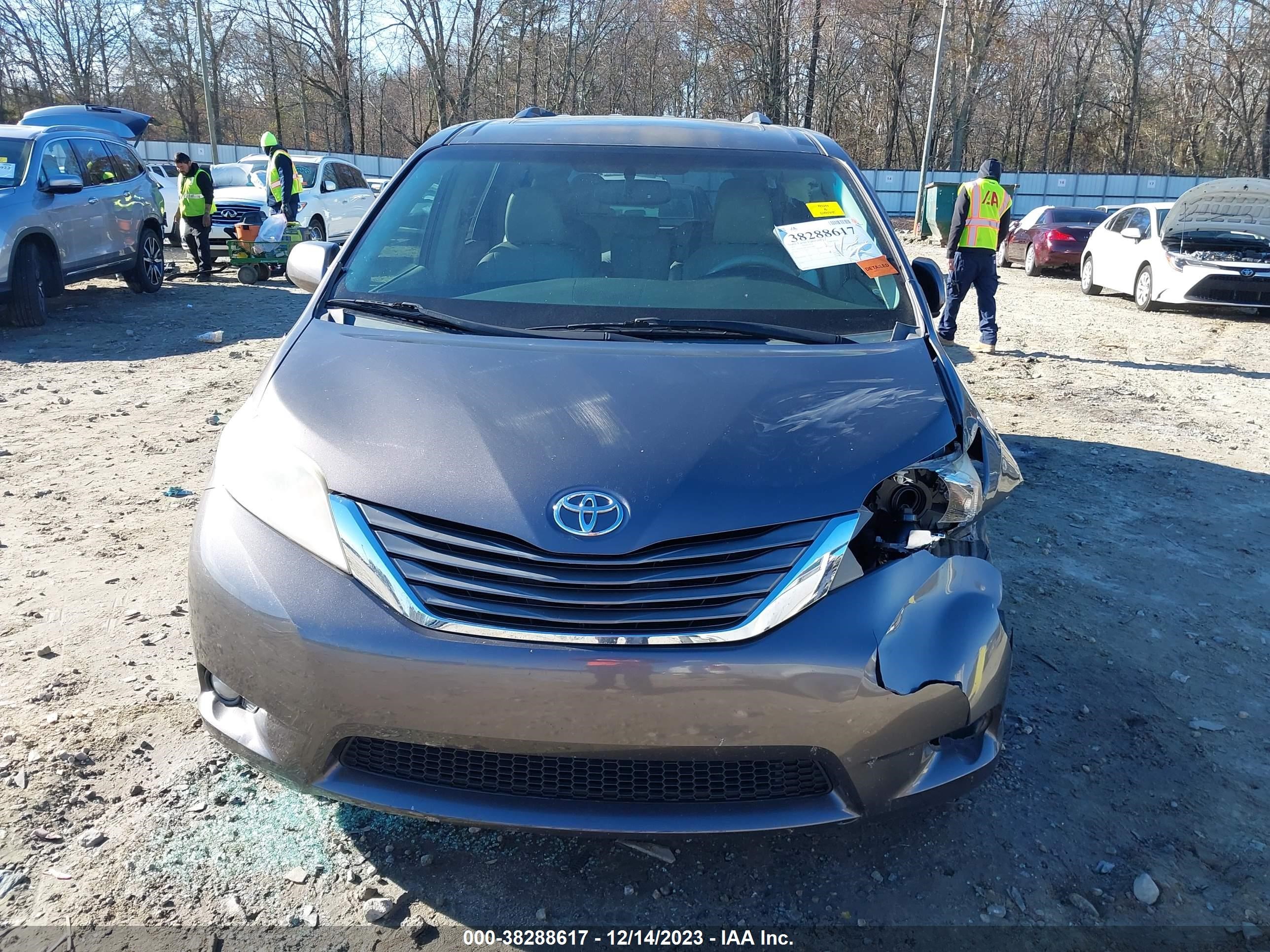 Photo 11 VIN: 5TDYK3DC5DS310702 - TOYOTA SIENNA 