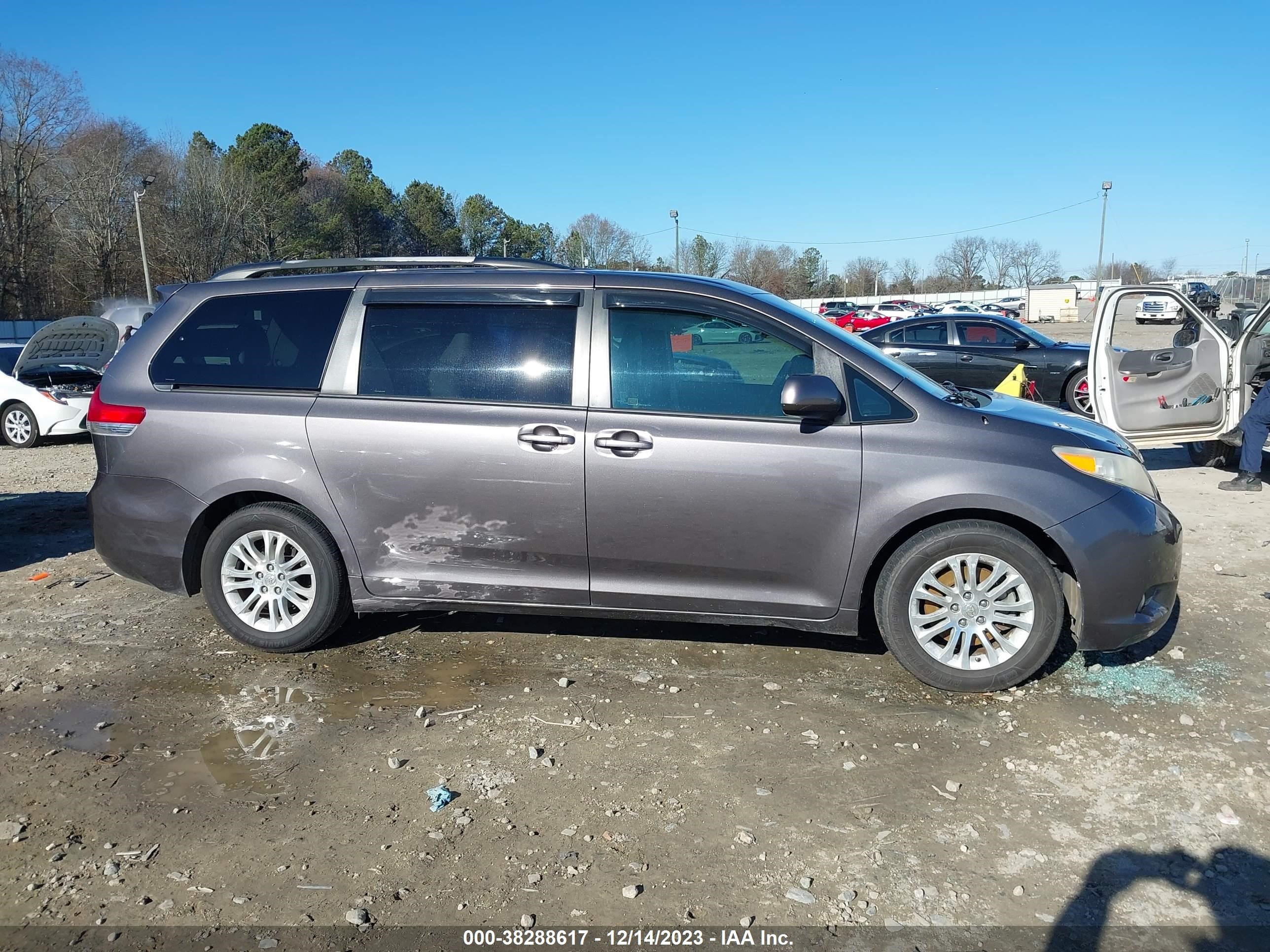 Photo 12 VIN: 5TDYK3DC5DS310702 - TOYOTA SIENNA 