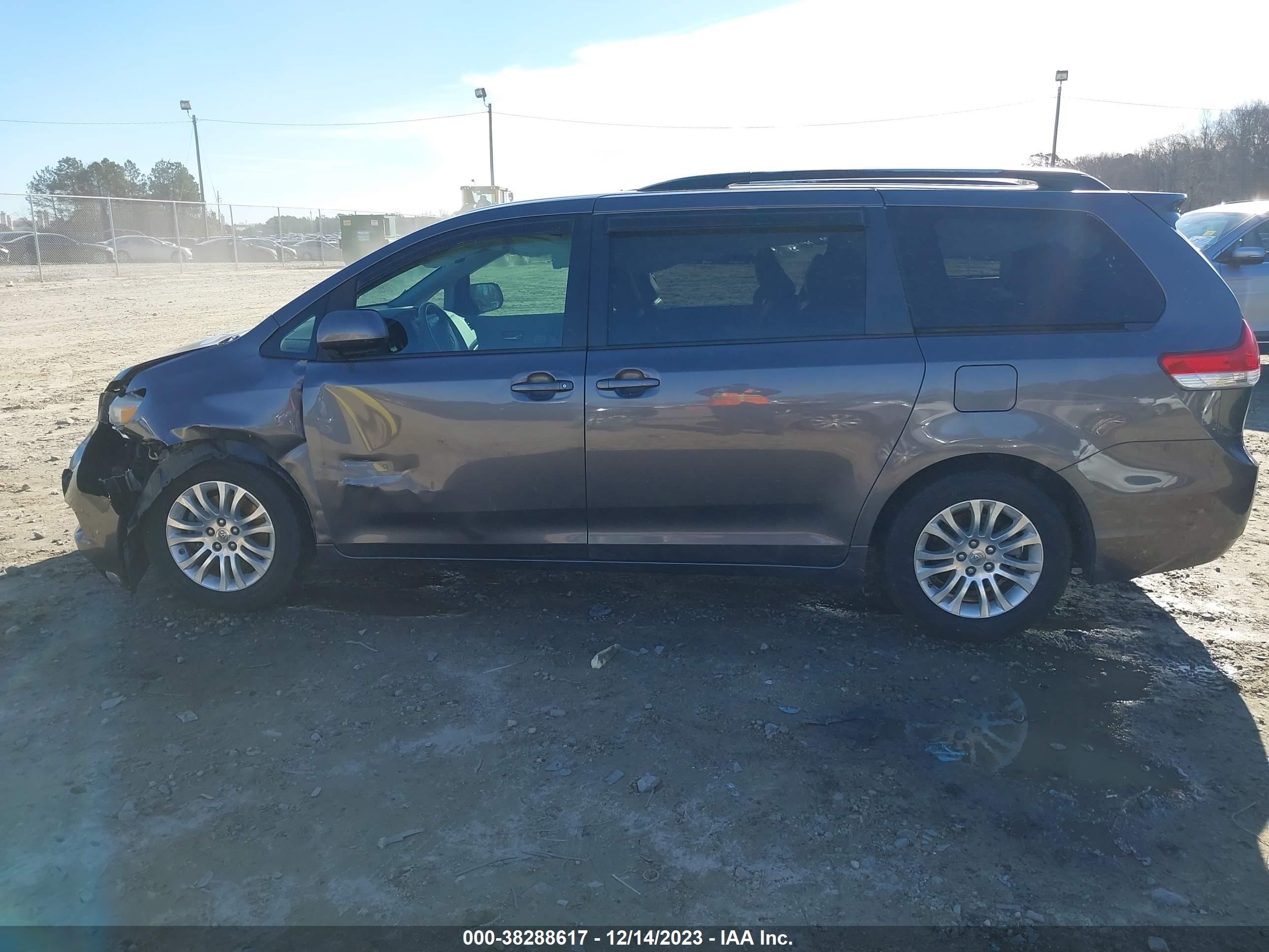 Photo 13 VIN: 5TDYK3DC5DS310702 - TOYOTA SIENNA 