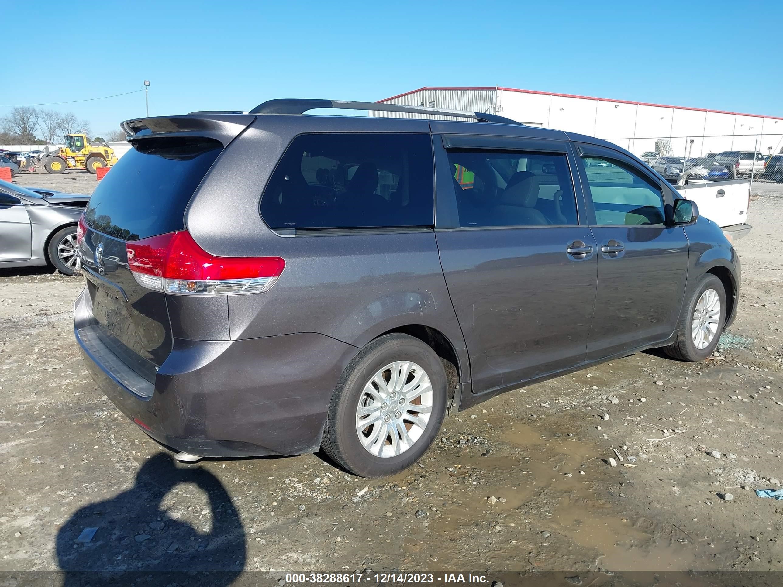 Photo 3 VIN: 5TDYK3DC5DS310702 - TOYOTA SIENNA 