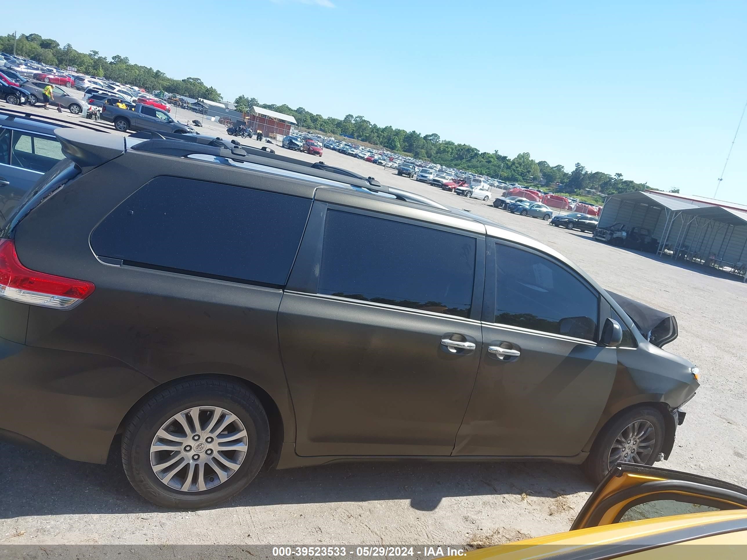 Photo 13 VIN: 5TDYK3DC5DS328150 - TOYOTA SIENNA 