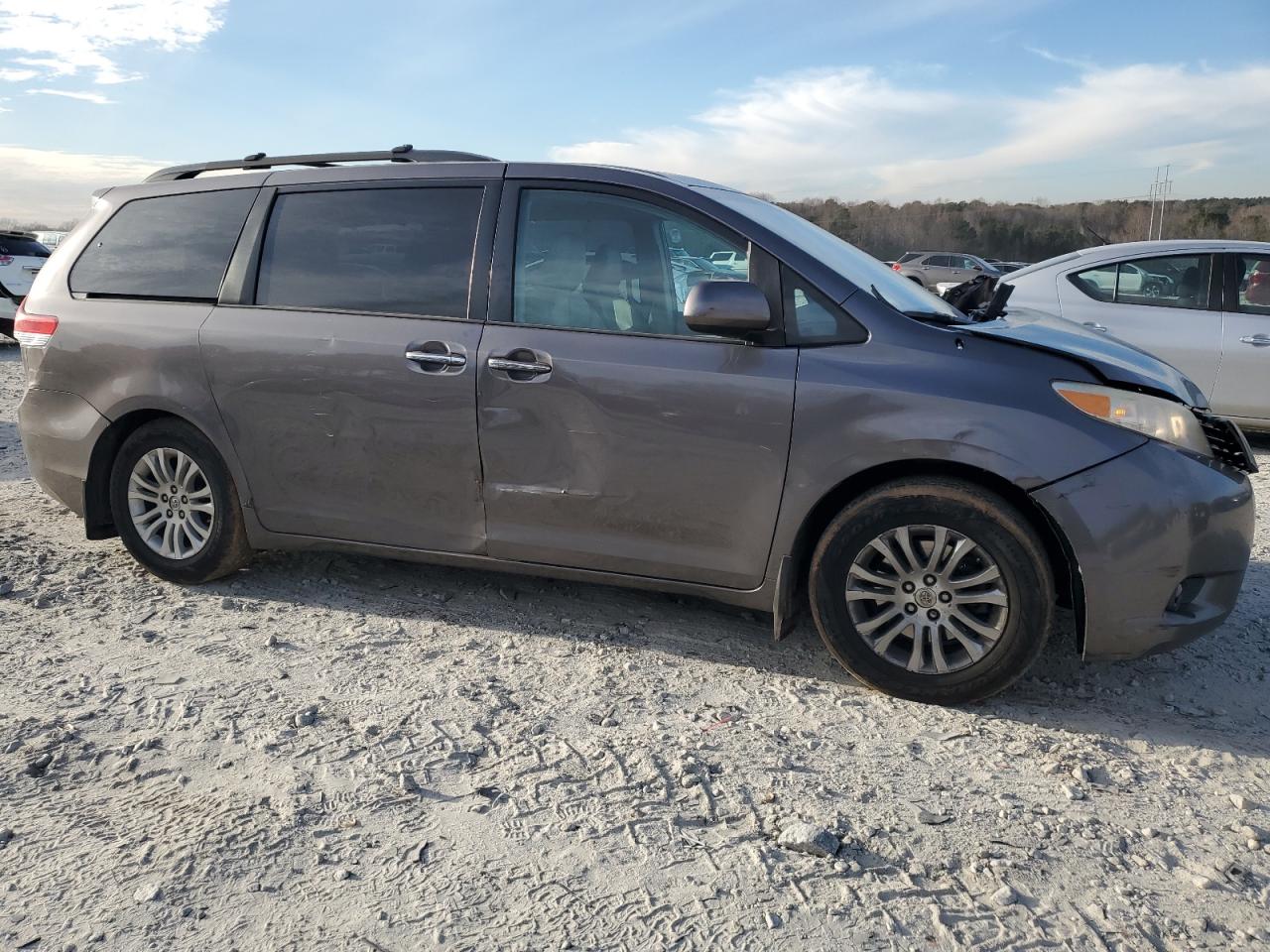 Photo 3 VIN: 5TDYK3DC5DS329914 - TOYOTA SIENNA 