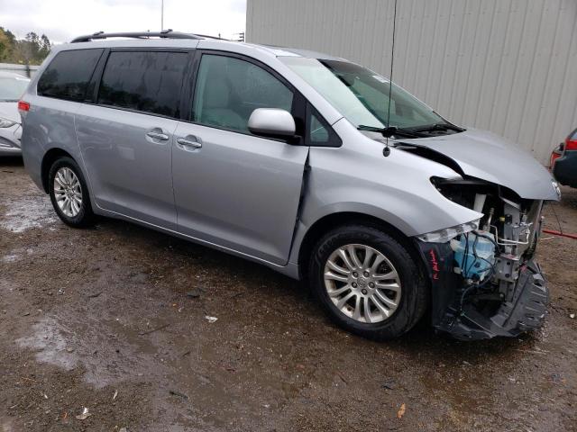 Photo 3 VIN: 5TDYK3DC5DS366882 - TOYOTA SIENNA XLE 