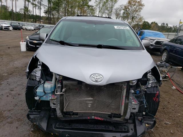 Photo 4 VIN: 5TDYK3DC5DS366882 - TOYOTA SIENNA XLE 