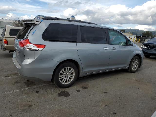 Photo 2 VIN: 5TDYK3DC5ES415127 - TOYOTA SIENNA XLE 