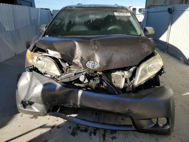 Photo 4 VIN: 5TDYK3DC5ES438617 - TOYOTA SIENNA XLE 