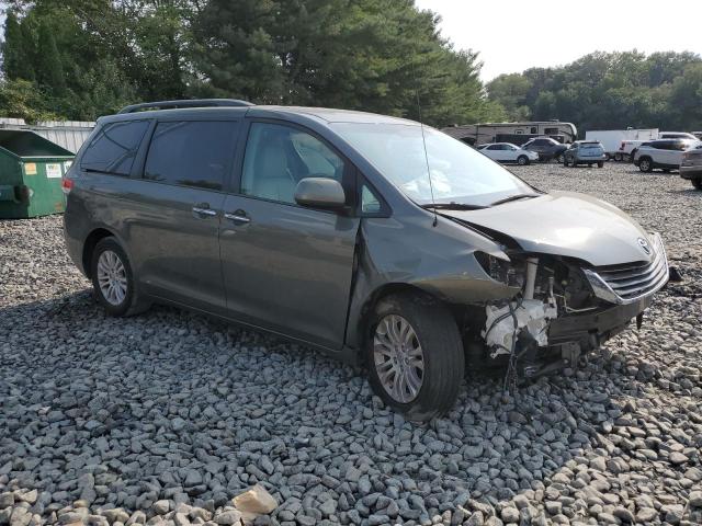 Photo 3 VIN: 5TDYK3DC5ES463839 - TOYOTA SIENNA XLE 