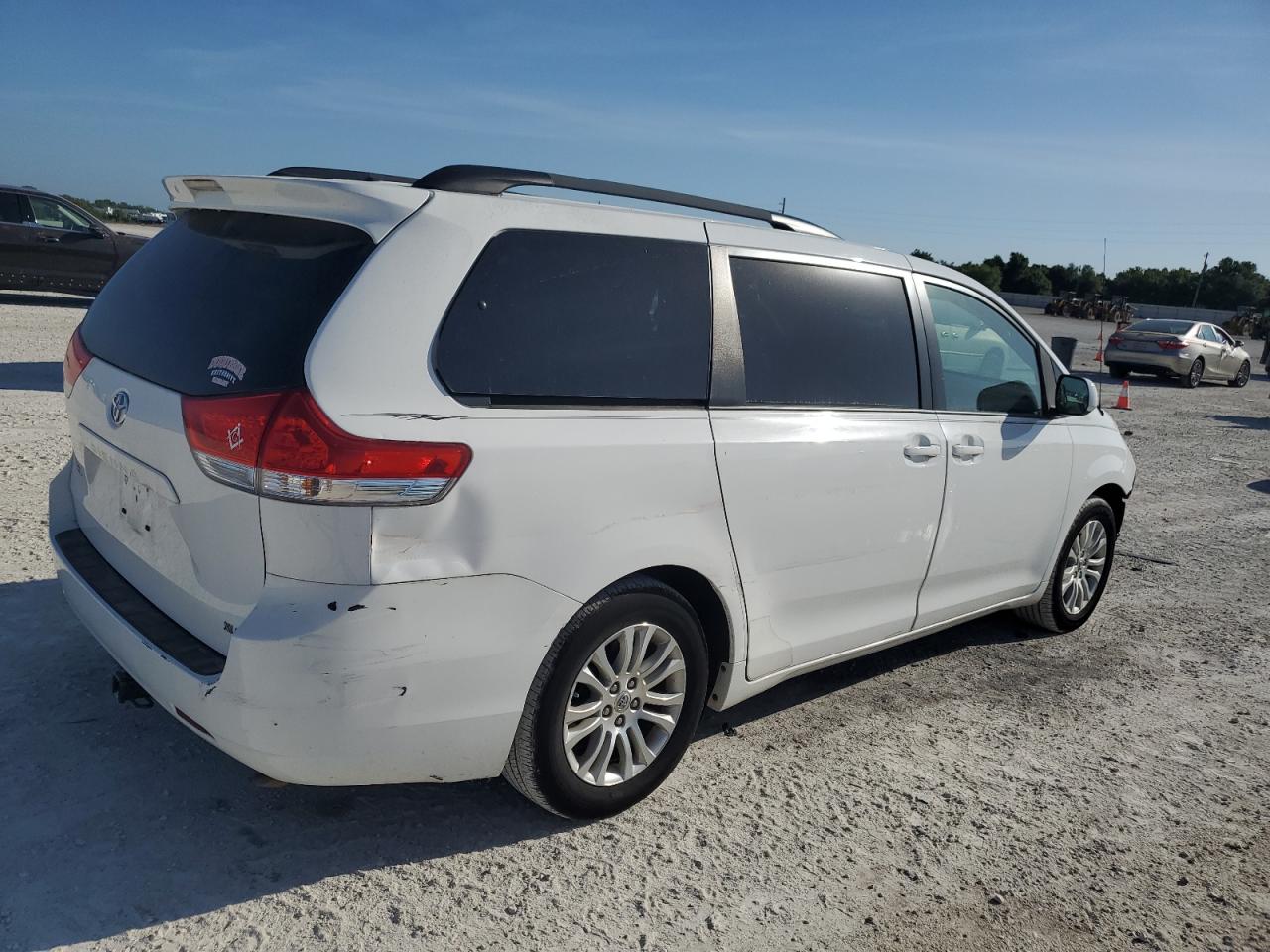 Photo 2 VIN: 5TDYK3DC5ES468149 - TOYOTA SIENNA 