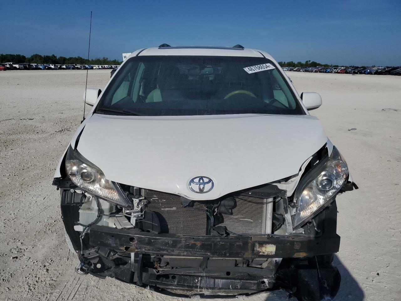 Photo 4 VIN: 5TDYK3DC5ES468149 - TOYOTA SIENNA 