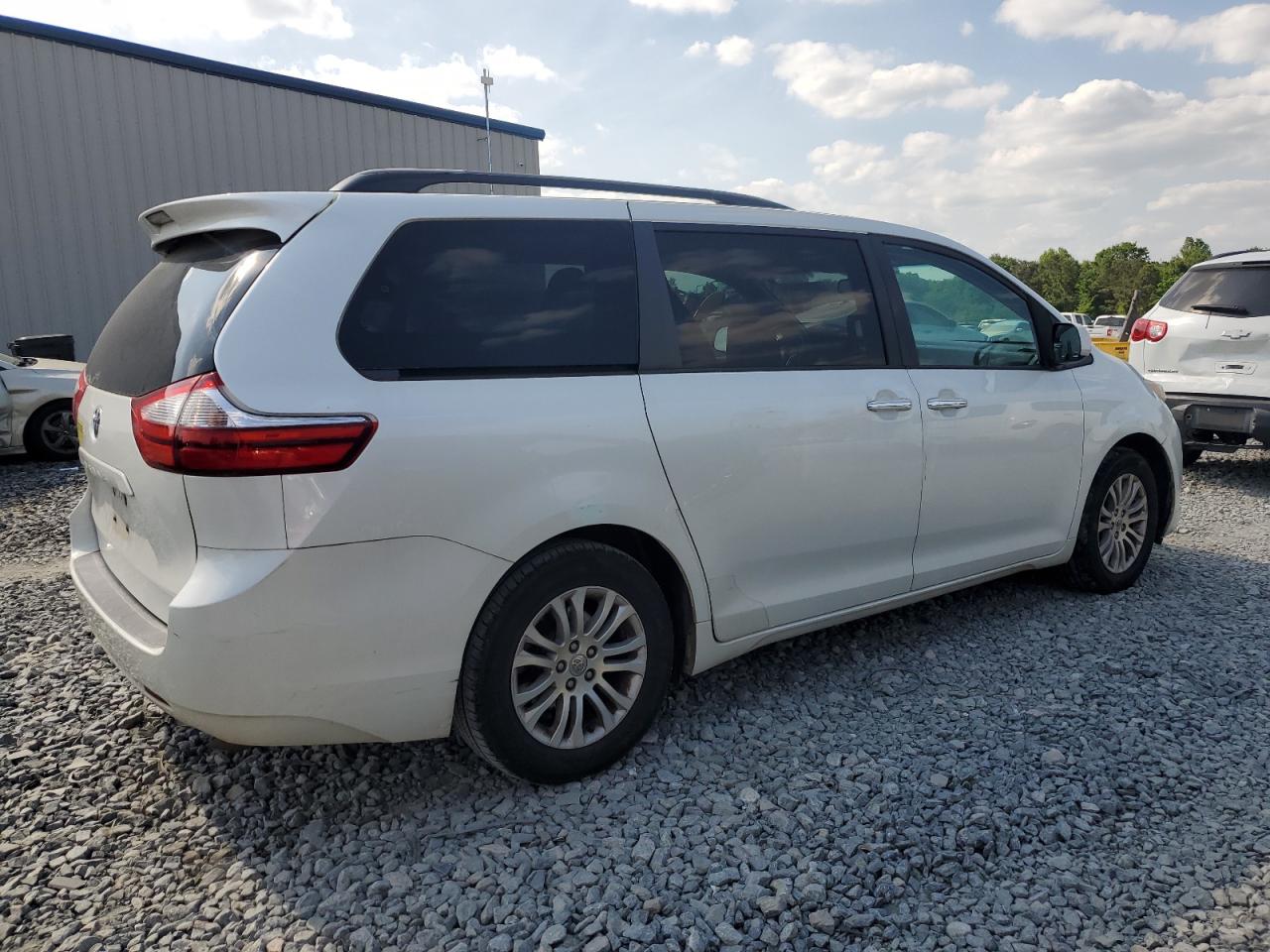 Photo 2 VIN: 5TDYK3DC5GS719819 - TOYOTA SIENNA 