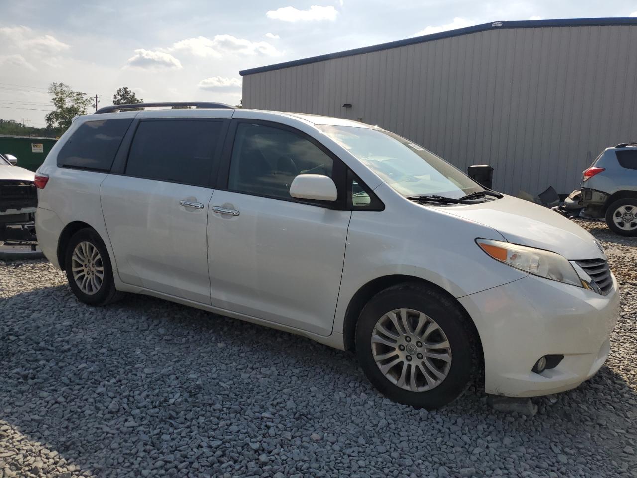 Photo 3 VIN: 5TDYK3DC5GS719819 - TOYOTA SIENNA 