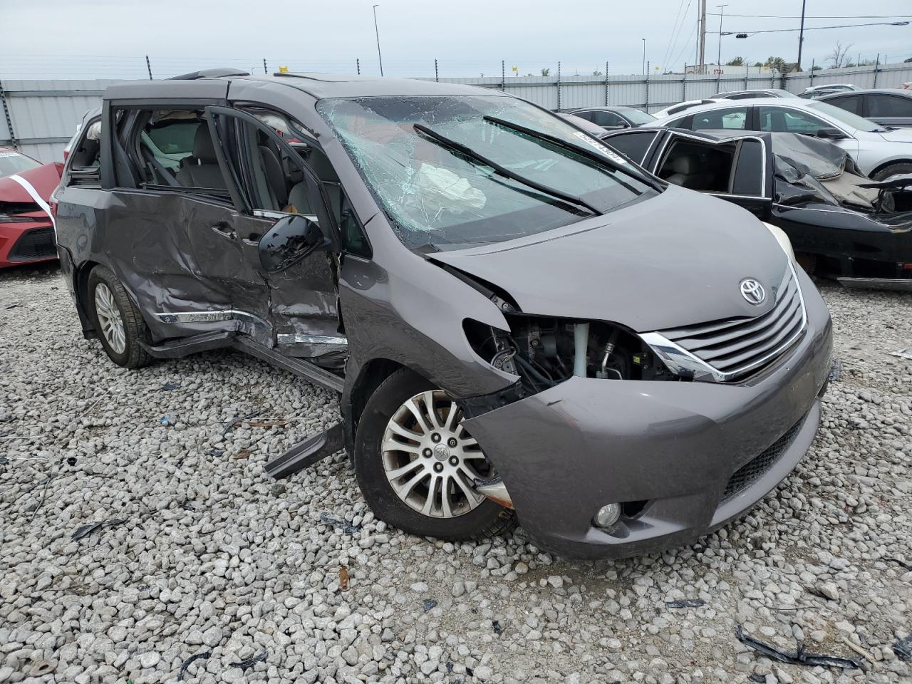 Photo 3 VIN: 5TDYK3DC5GS738077 - TOYOTA SIENNA 