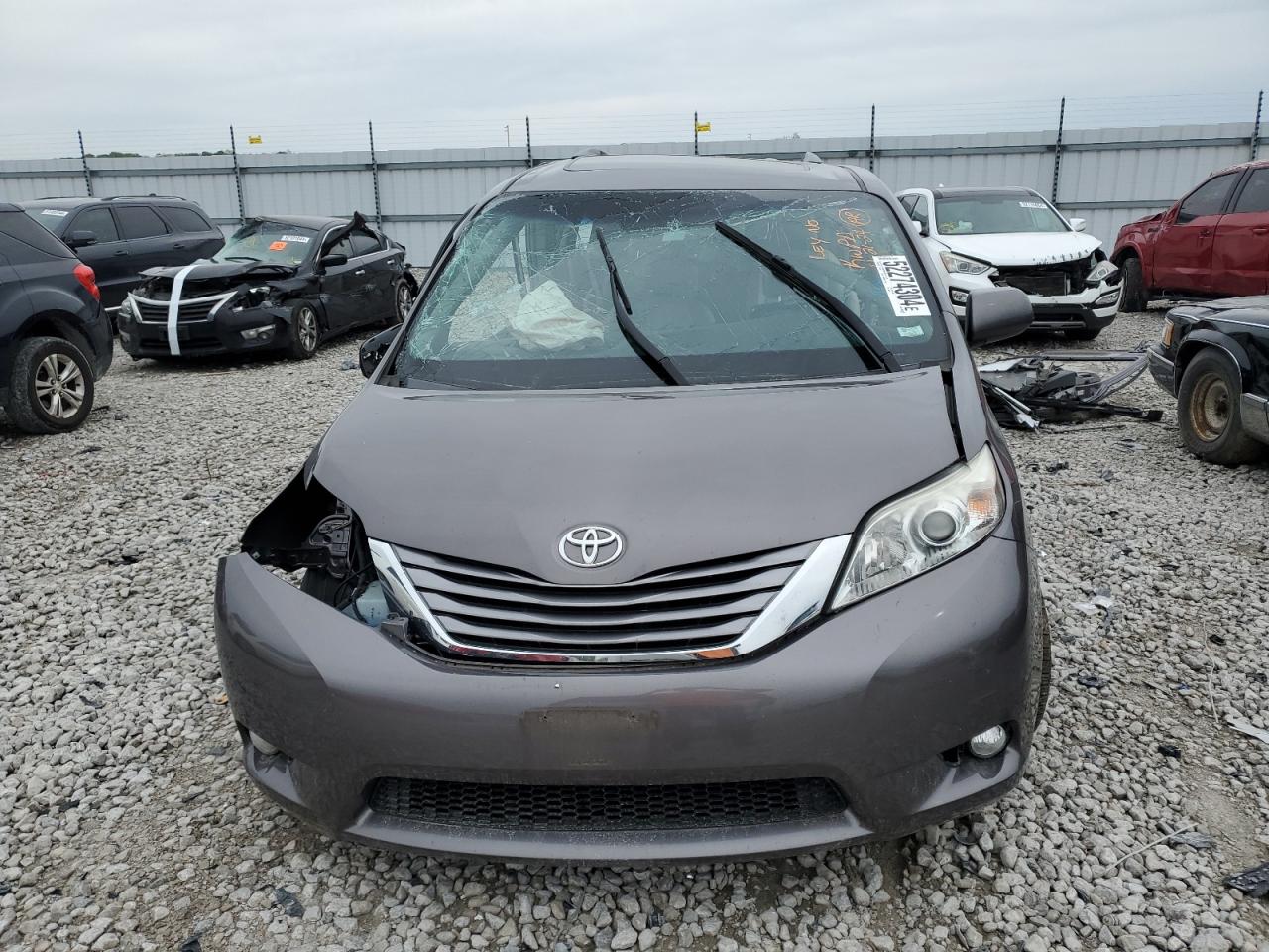 Photo 4 VIN: 5TDYK3DC5GS738077 - TOYOTA SIENNA 