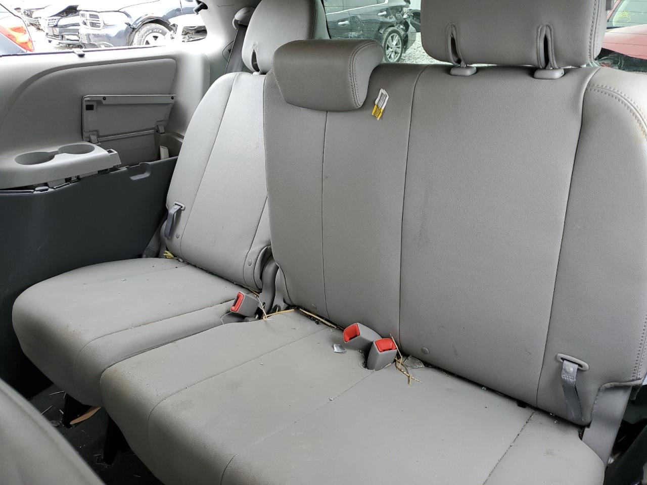 Photo 9 VIN: 5TDYK3DC5GS738077 - TOYOTA SIENNA 