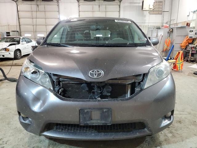 Photo 4 VIN: 5TDYK3DC6BS016870 - TOYOTA SIENNA XLE 