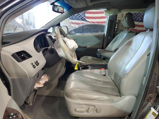 Photo 6 VIN: 5TDYK3DC6BS016870 - TOYOTA SIENNA XLE 