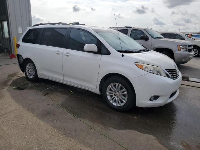 Photo 3 VIN: 5TDYK3DC6BS069293 - TOYOTA SIENNA XLE 