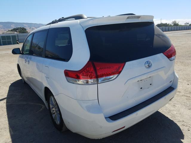 Photo 2 VIN: 5TDYK3DC6BS080729 - TOYOTA SIENNA XLE 