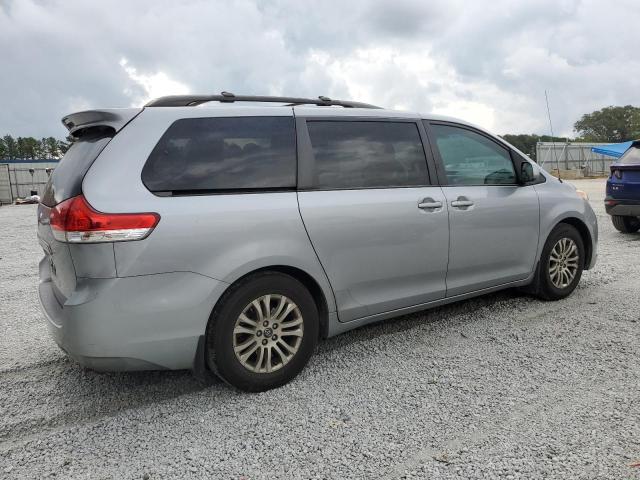 Photo 2 VIN: 5TDYK3DC6BS117844 - TOYOTA SIENNA XLE 