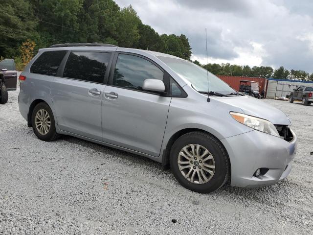 Photo 3 VIN: 5TDYK3DC6BS117844 - TOYOTA SIENNA XLE 