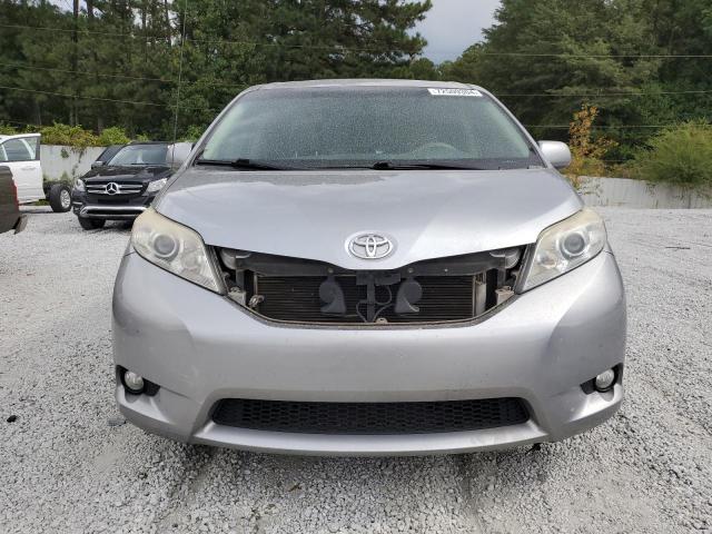 Photo 4 VIN: 5TDYK3DC6BS117844 - TOYOTA SIENNA XLE 