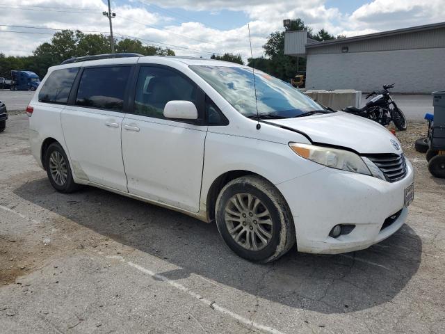 Photo 3 VIN: 5TDYK3DC6BS118475 - TOYOTA SIENNA XLE 