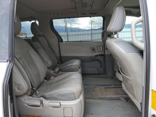 Photo 10 VIN: 5TDYK3DC6BS125197 - TOYOTA SIENNA XLE 